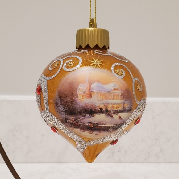 Thomas Kinkade "Light Up the Season" Luminary Glass Ornament Set - Picture 4 of 16
